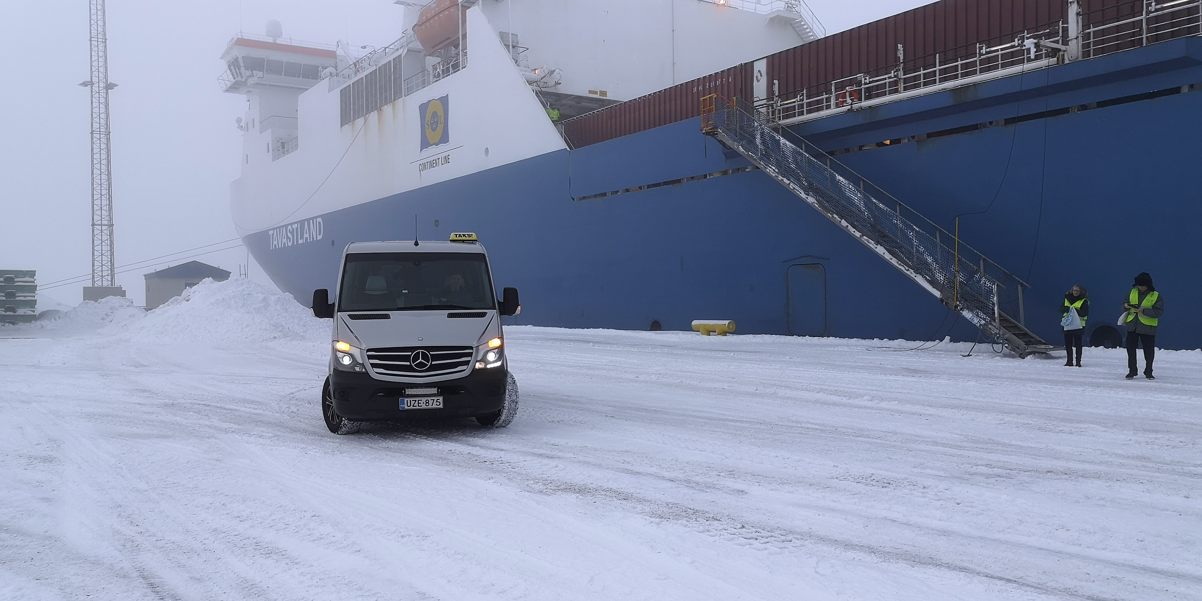 Mit dem Taxi bequem wieder bis an die Gangway